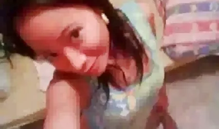 Menelan cewek ngemut kontol ngaceng seksi pengacara