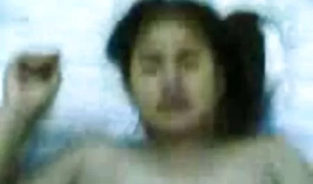 Toket kencang wanita gemuk bersenang-senang pelajar ngemut kontol dengan mainan