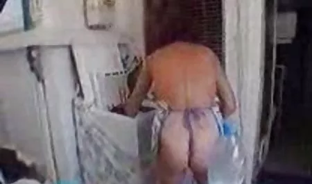Jorden pelajar ngemut kontol Kennedy dan pelatih pemandu sorak
