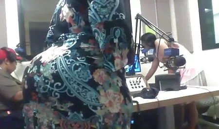 Tiga kotor gadis-gadis siap untuk mendapatkan yang sangat kotor satu batang video bokep ngemut