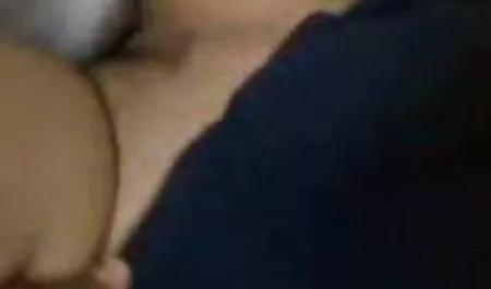 Blaze dan Barbara musim panas ngulum kontol sampai muncrat antar ras lesbian anal