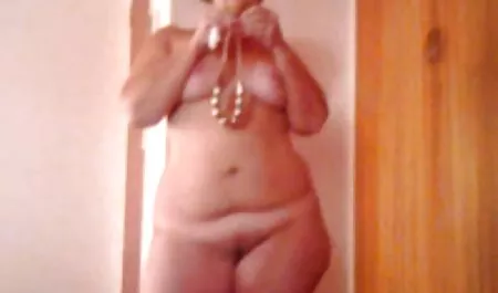 Cleo vixen mencicipi tiriku Nina Elle bokep ngemut kontol sampe crot