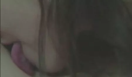 Saya suka bagaimana celana ketat video ngemut kontol gede ini membuat paha saya merasa Joi