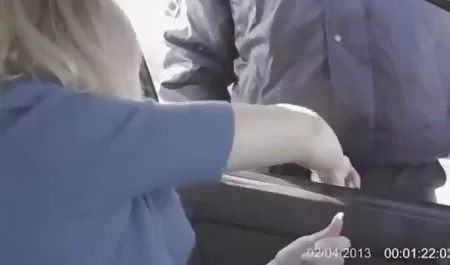 Basah dan siap-gadis Euro kereta ngemut kotol