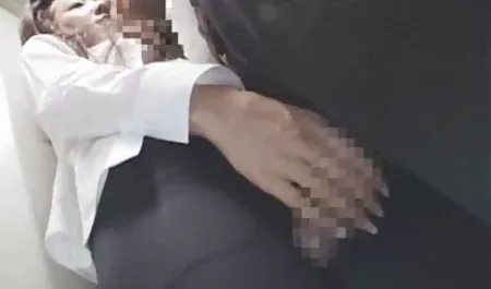 Hot ingin menunjukkan padanya raksasa pantat ngemut konthol
