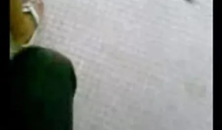 remaja Riley Renee mendapat menggedor ngemut kontol barat