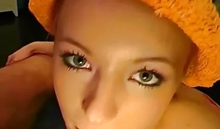 Nicole pembantu ngemut kontol Evans dalam banyak pria mani muncrat ejakulasi di muka Sepong adegan