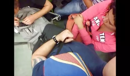 Seksi kitty berpose dengan Dildo ngulum kontol sampai muncrat