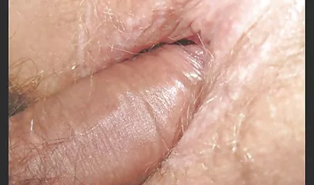 Indah cewek cantik ini pembantu ngemut kontol tidak malu-malu untuk masturbasi