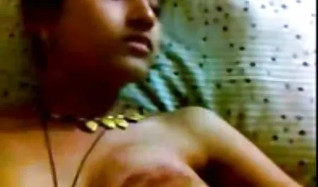 Rambut pirang cewek seksi diminyaki menggosok turun sebelum sialan ngemut kontol video
