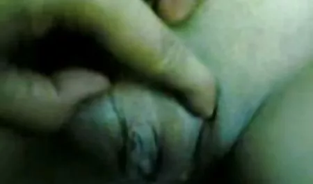 Menikmati keindahan lesbian oral setelah melawan kucing ngemut xxx