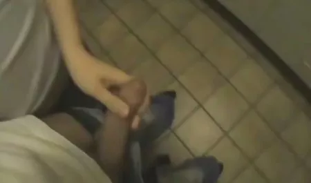 Sub BDSM ngemut kontol bokep kaleng dan diikat maledom