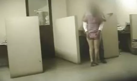Biseksual anal kacau di pantat seks antar ras ngemut kontol crot seks Bertiga