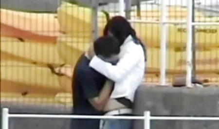 Brazzers - big wet butts - lagi ngemut es krim ga sadar disodorin kontol besar basah pantat tub scene