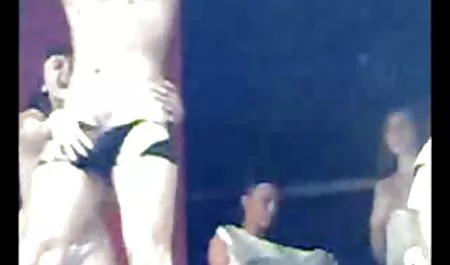 cewek seksi ngemut peli suka penetrasi ganda