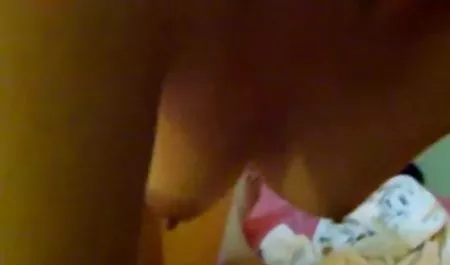 Dia Fucks berjilbab ngemut kontol keriting gemuk di tempat kerja