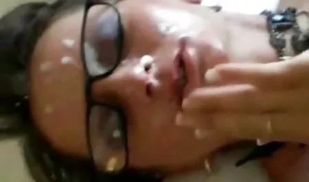 Baik ngemut kontol sampai crot Amatir Ngentot Keroyokan