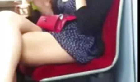 Toket kencang BDSM sub diikat dan dipukuli dengan tongkat ngemot konthol pada pria