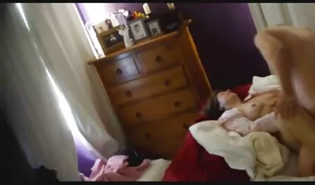 Menggoda wanita anak pria lagi ngemut kontol lebih tua