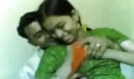 Tante jebakan Bay durh ngemut kontol crot