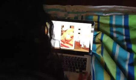 Menakjubkan Mimi Asuka bekerja dengan dua cocks pada kamera ngemut kontol terbaru