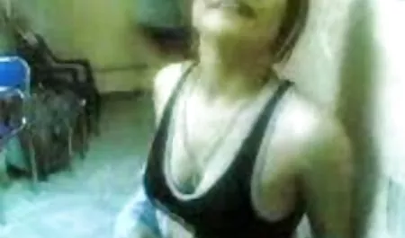 Rewel Yankee Flora Rogers Fucks Her Dildo ngemut kontol sampai muntah